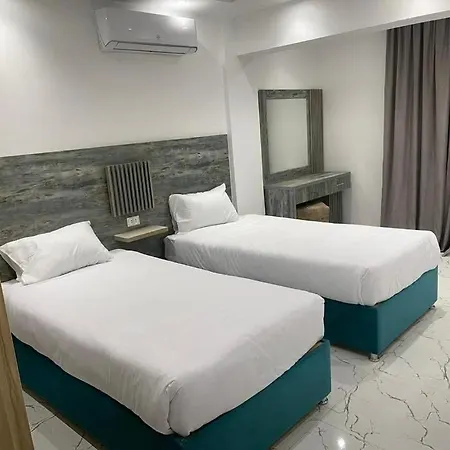 Live In Luxury Hotel-Style Apartment In The Heart Of The City